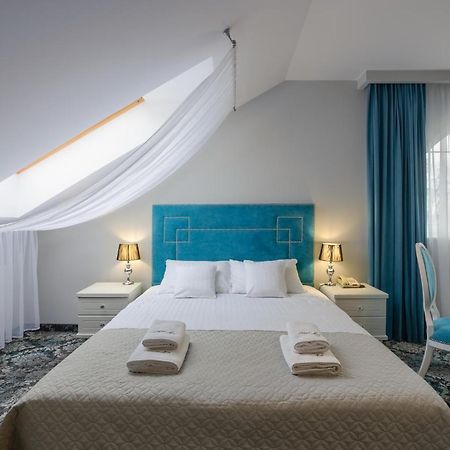 Hotel Lord ราดอม ภายนอก รูปภาพ