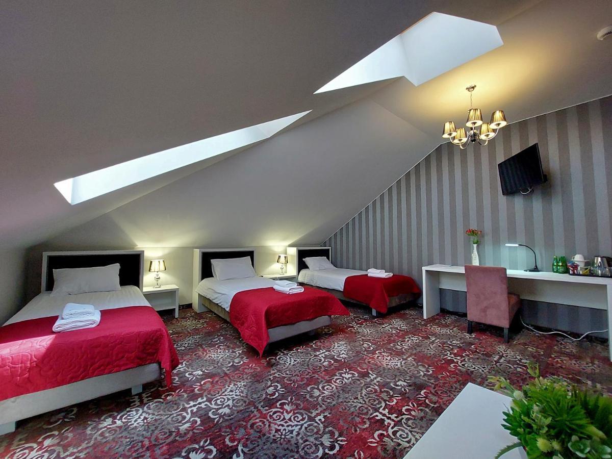 Hotel Lord ราดอม ภายนอก รูปภาพ