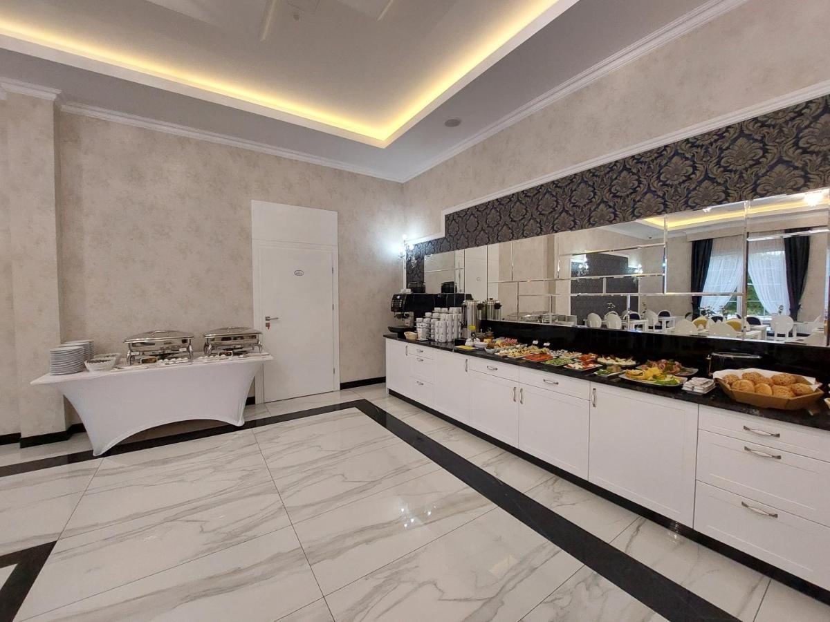 Hotel Lord ราดอม ภายนอก รูปภาพ