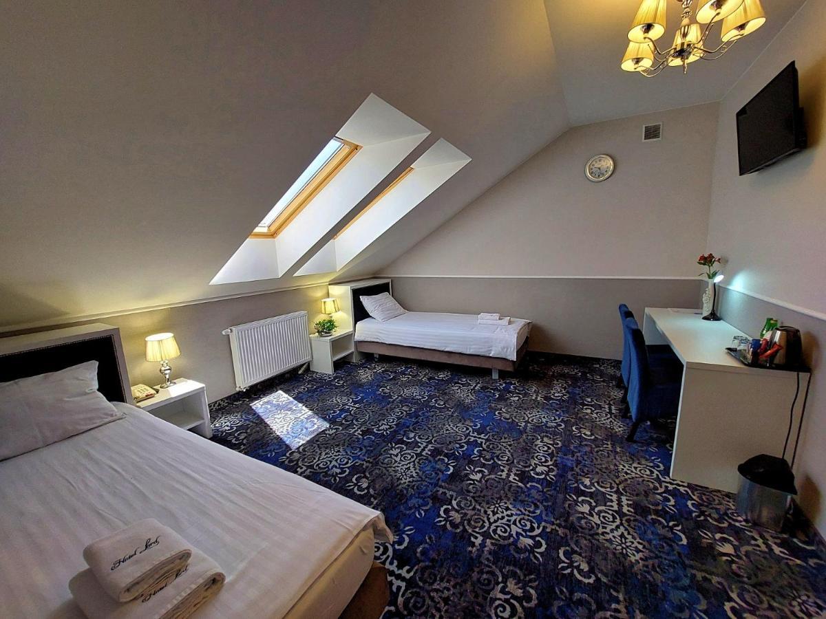 Hotel Lord ราดอม ภายนอก รูปภาพ