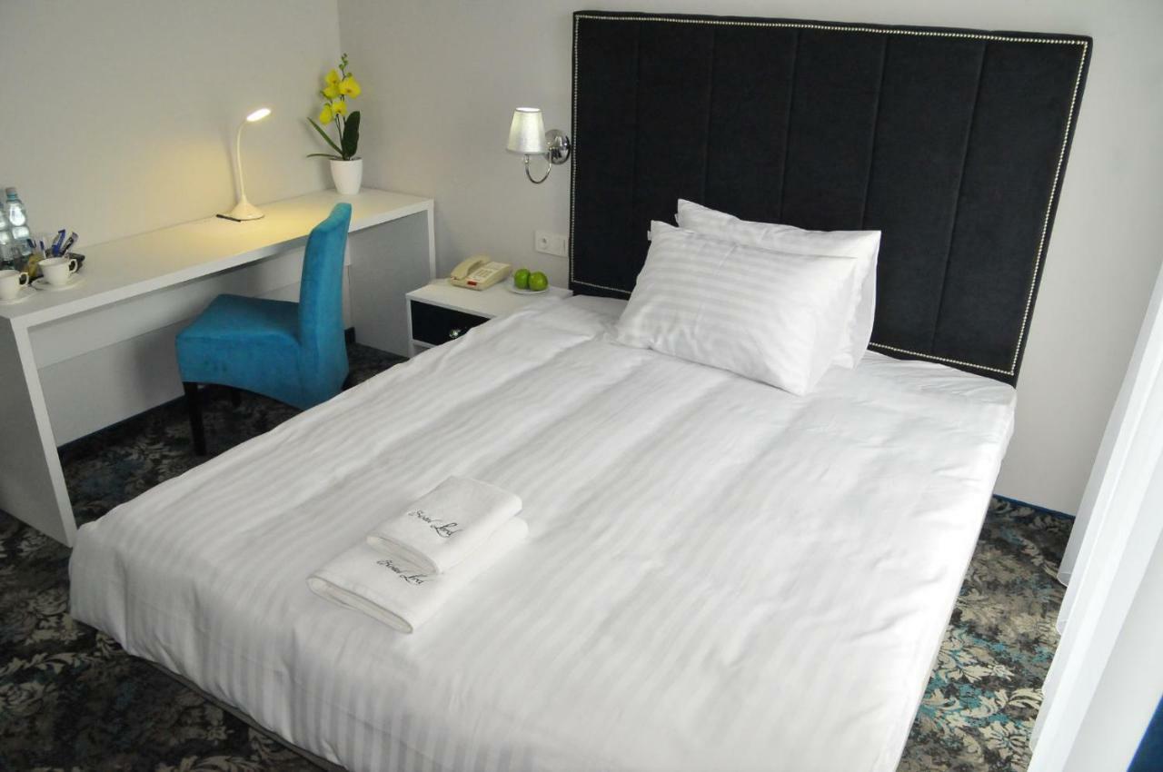 Hotel Lord ราดอม ภายนอก รูปภาพ